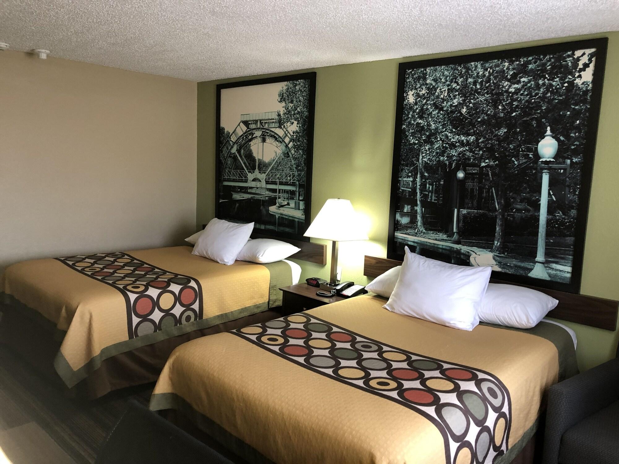 Super 8 By Wyndham Natchitoches Motel Exterior photo