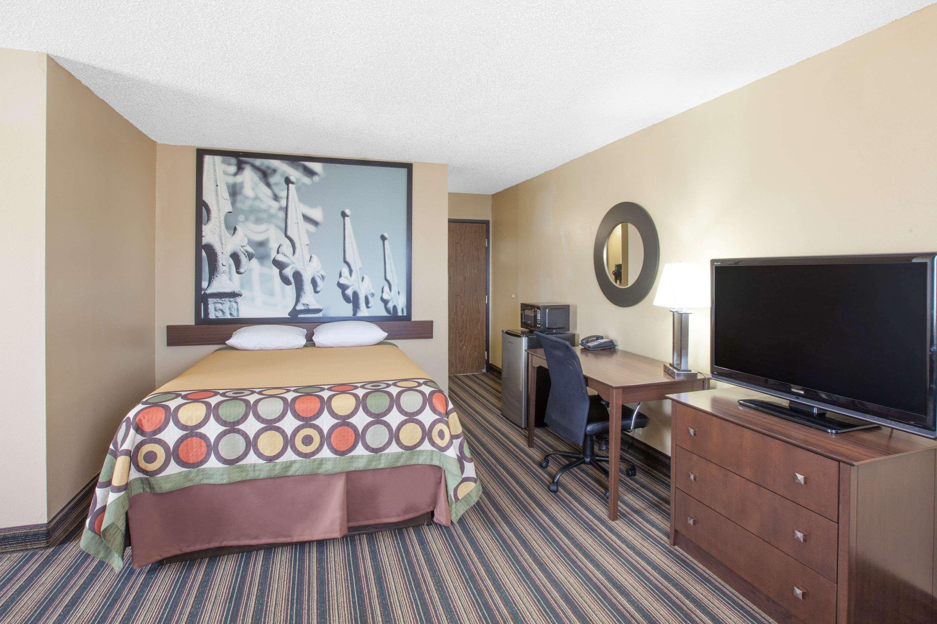 Super 8 By Wyndham Natchitoches Motel Exterior photo