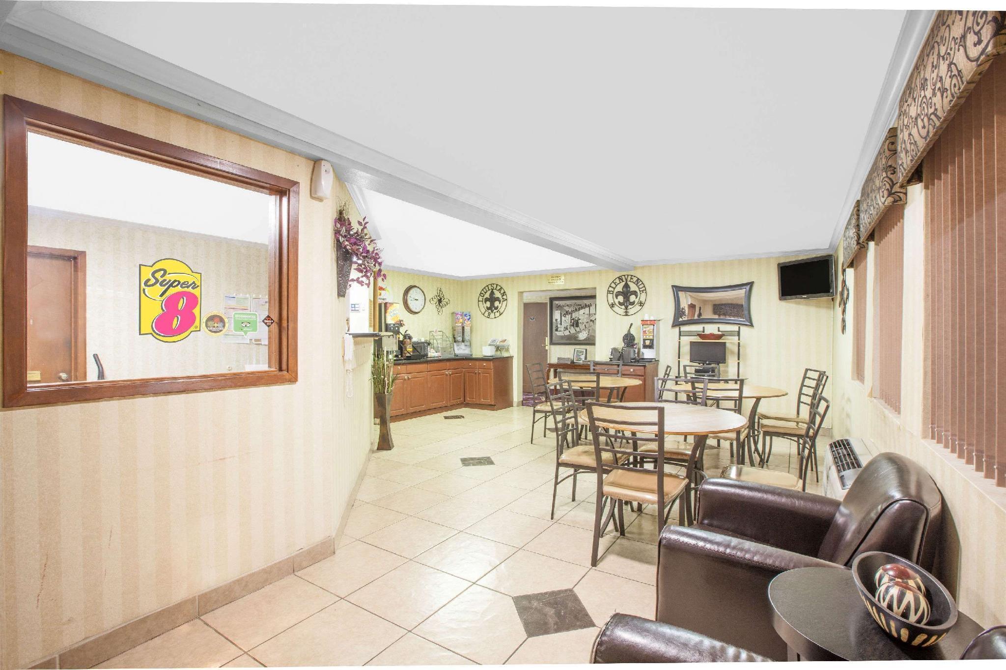 Super 8 By Wyndham Natchitoches Motel Exterior photo