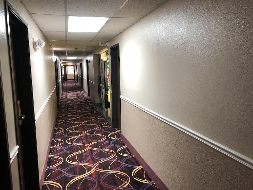 Super 8 By Wyndham Natchitoches Motel Exterior photo